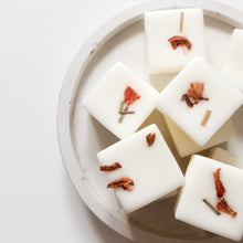Load image into Gallery viewer, Signature Wax Melts - Choose Scent